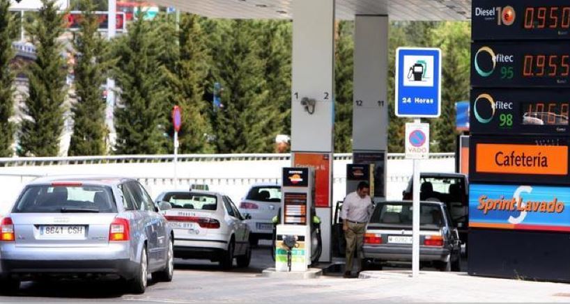 Repostaje en una gasolinera