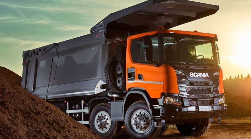 Scania impulsa el cambio con su volquete pesado 8x4