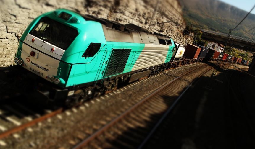 Imagen de un tren de mercancías de Transfesa Logistics