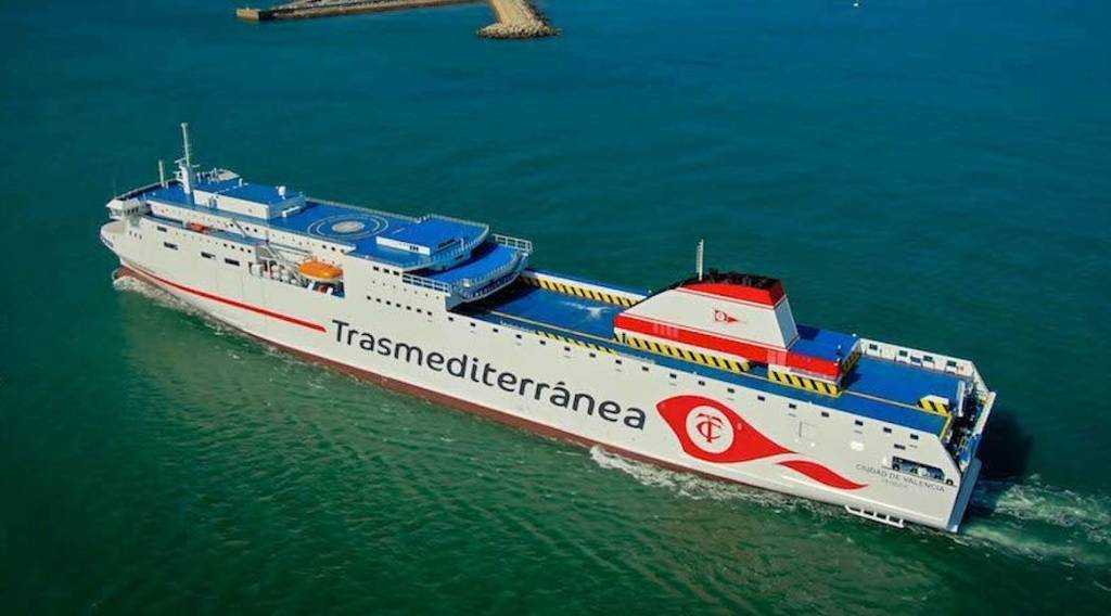 Imagen del ferry Ciudad de Valencia entre Cadiz y Canarias