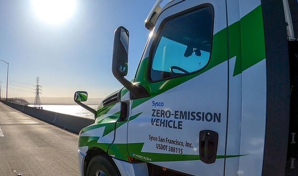 Imagen de un Freightliner eCascadia eléctrico