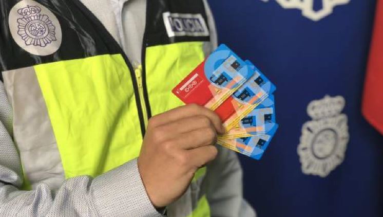 Imagen de las tarjetas falsificadas