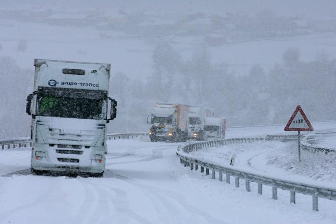 Una carretera nevada.
