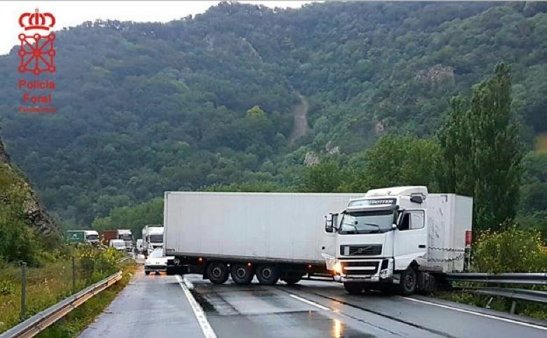 Imagen de la tijera de un camión en la A-15