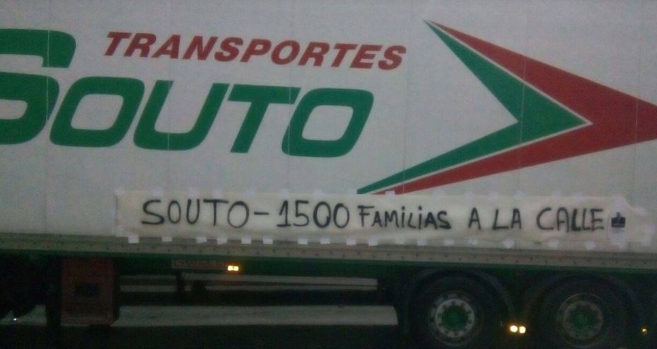 Una pintada en un camión de Transportes Souto