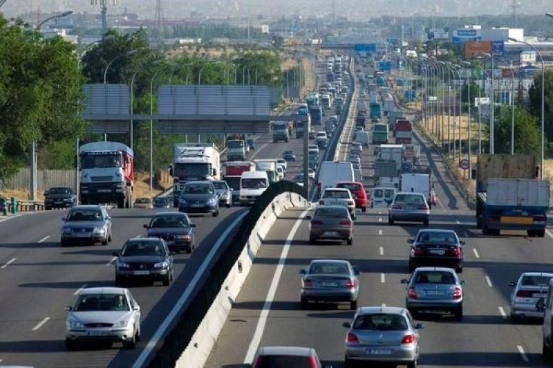 Imagen de una carretera con tráfico