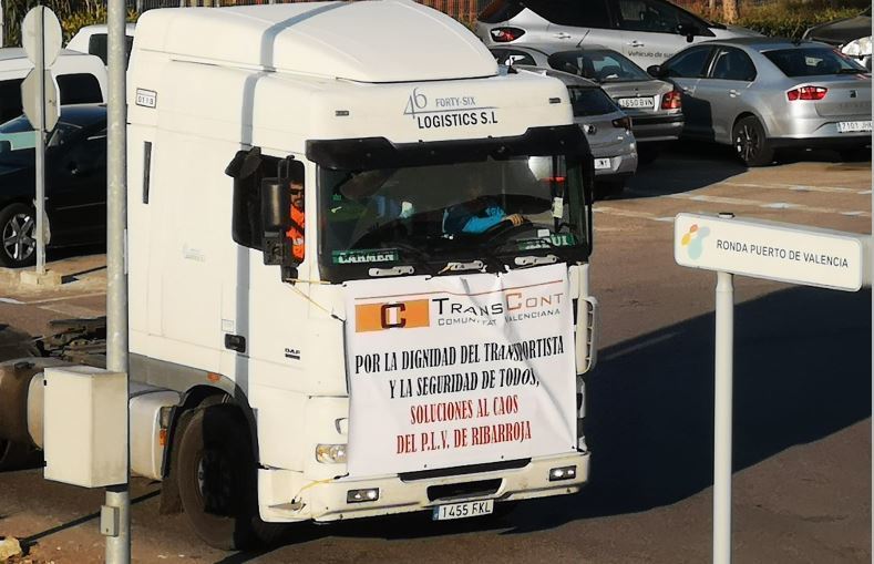Imagen de un camión en el Puerto de Valencia