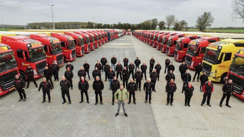 Imagen de los camiones y trabajadores de la empresa Imagen de los camiones y trabajadores de la empresa