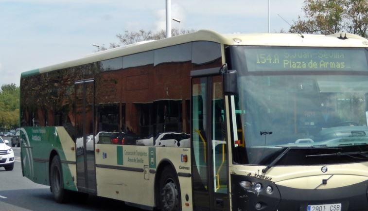 Un autobús de la empresa Tranvías de Sevilla
