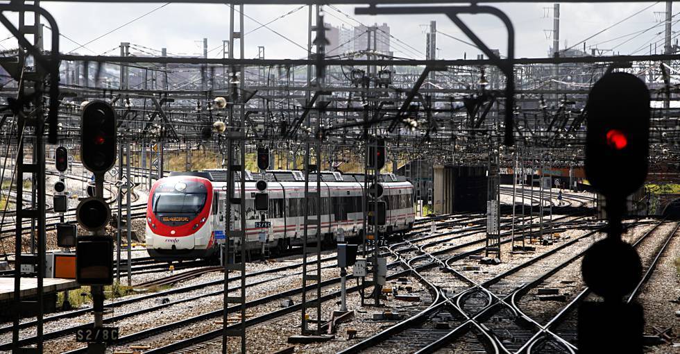 Imagen de un tren de cercanías de Renfe