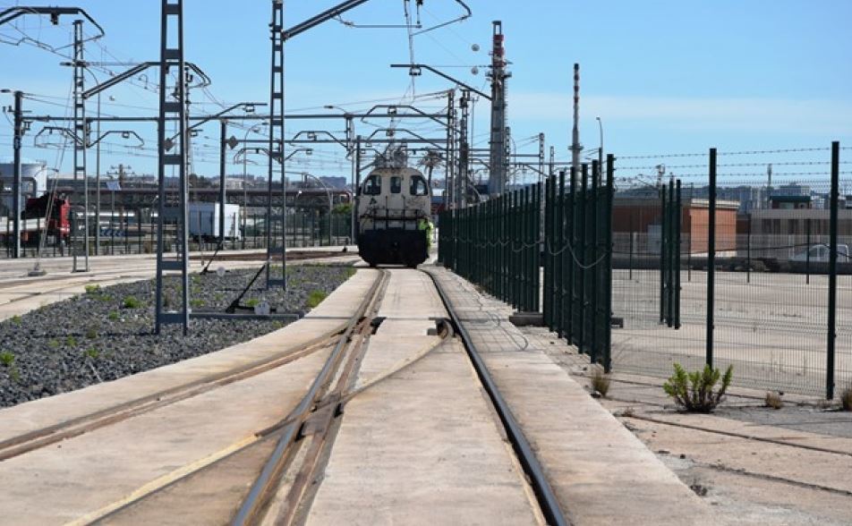 Imagen de un tren en el Puerto de Tarragona