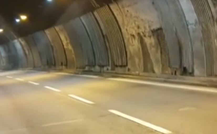 Imagen de un túnel en una autopista italiana