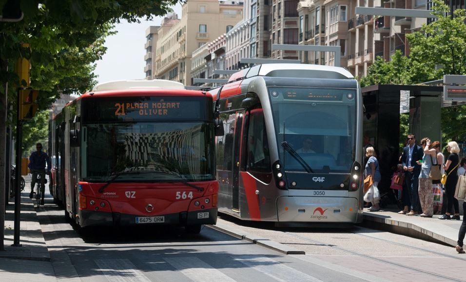 Trabajadores del autobús y tranvía se vuelven a manifestar este martes por la municipalización del transporte
