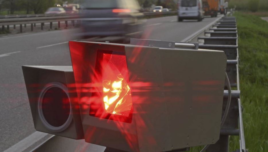 Imagen de un radar de control de velocidad