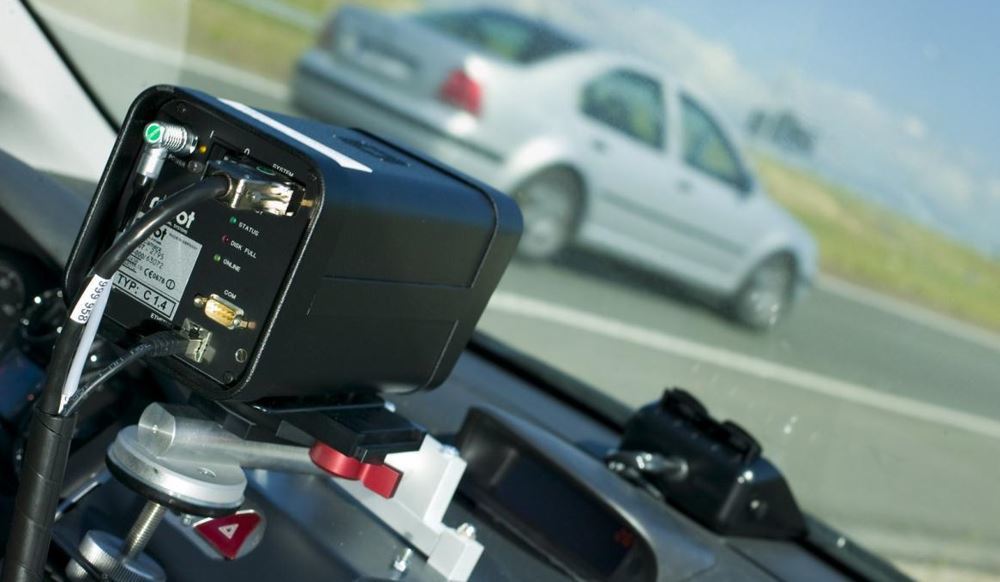 Imagen de un contro de exceso de velocidad para conductores en una semana