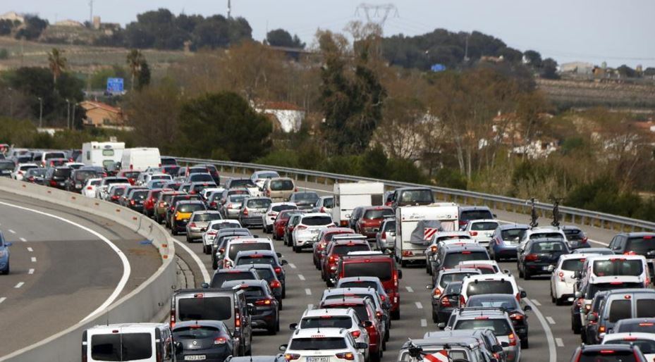Imagen de Trànsit y la reducir la velocidad en la AP-7