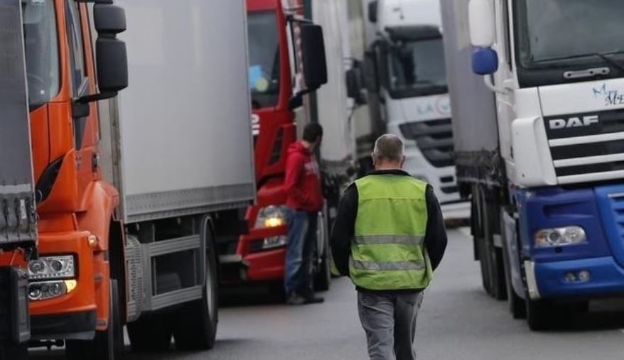 Camiones de Rumania aparcados