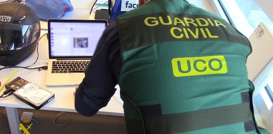 Un agente de la UCO