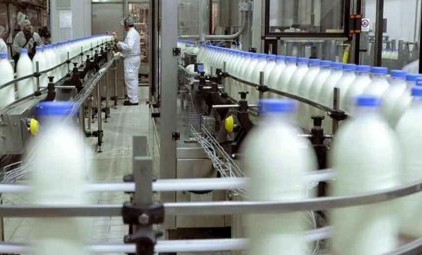 Imagen de una de las industrias lácteas que presionan a los ganaderos a firmar contratos a la baja