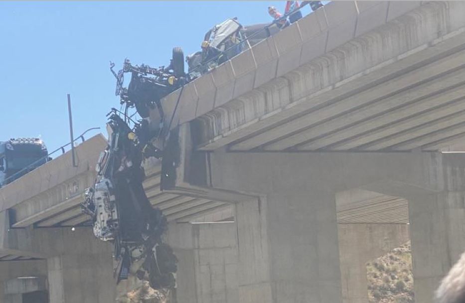 Imagen del accidente de dos camiones y un turismo en la A-7