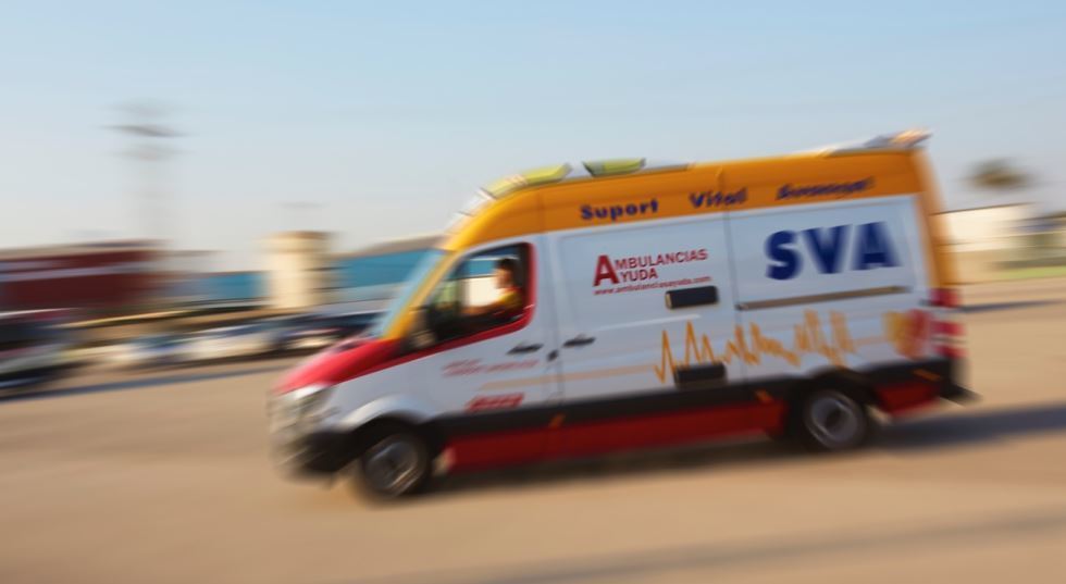Un accidente entre varios vehículos y un camión deja un herido grave en Villena