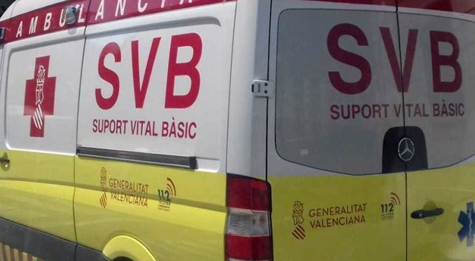camionero herido al caer el camión por un terraplén de 8 metros en Crevillent