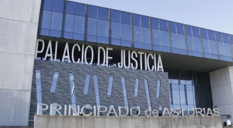 Juzgan aun conductor de autobus en Oviedo, 540 euros por atropellar a un peatón