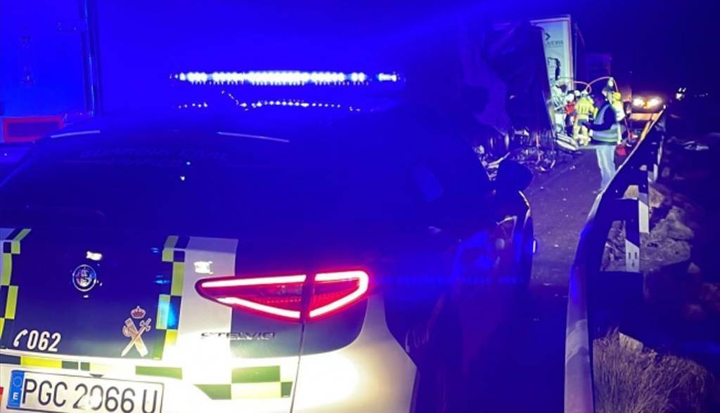 Imagen de Un fallecido y 3 heridos graves en un aparatoso accidente en la AP-2, en La Almolda