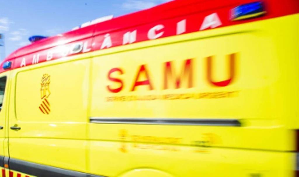 Imagen de fallecido y herido en la colisión de un camión y un turismo