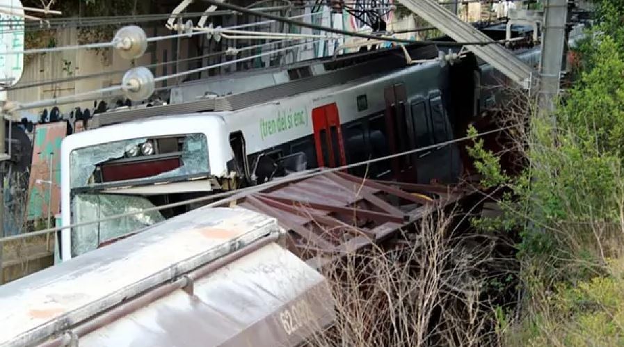 el choque de dos trenes en Sant Boi de Llobregat con un muerto y 85 heridos