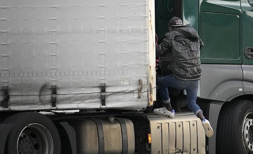 Una empresa prohibe a sus conductores parar para registrar el paso de frontera Una empresa prohibe a sus conductores parar para registrar el paso de frontera