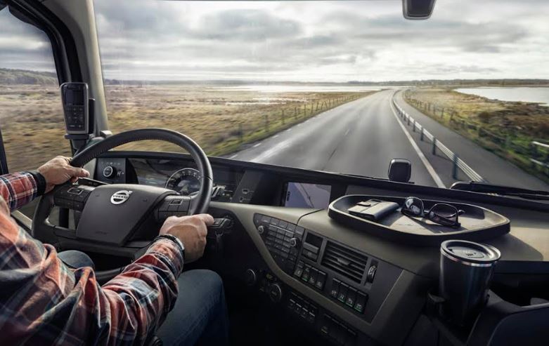 conduciendo un Volvo Trucks