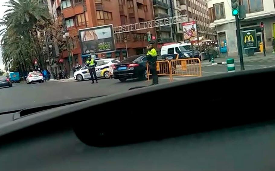 VTC accediendo a zona restringida en el centro de Valencia