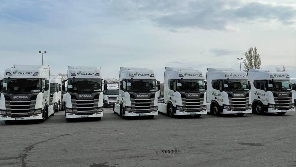 Imagen de las 6 tractoras Scania R 450 de Villart Logistics