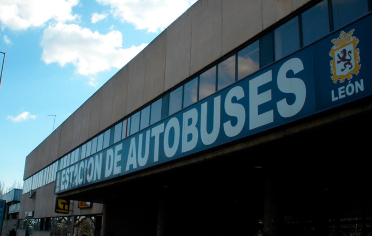 Imagen de Virginia Barcones anuncia que el nuevo abono gratuito de autobús beneficiará a 18 líneas en CyL
