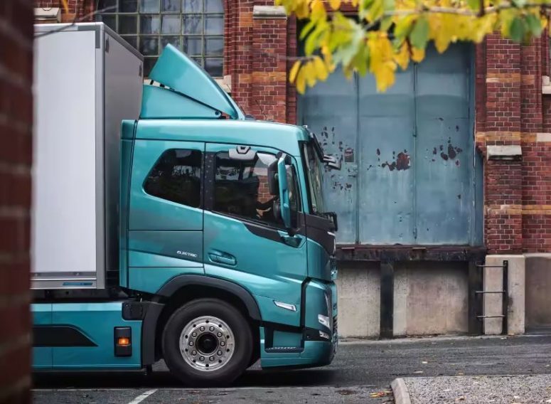 Volvo continúa ampliando su fabricación de camiones eléctrico