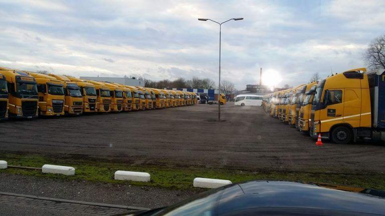 Aparcamiento de los camiones de Waberer's en Eersel