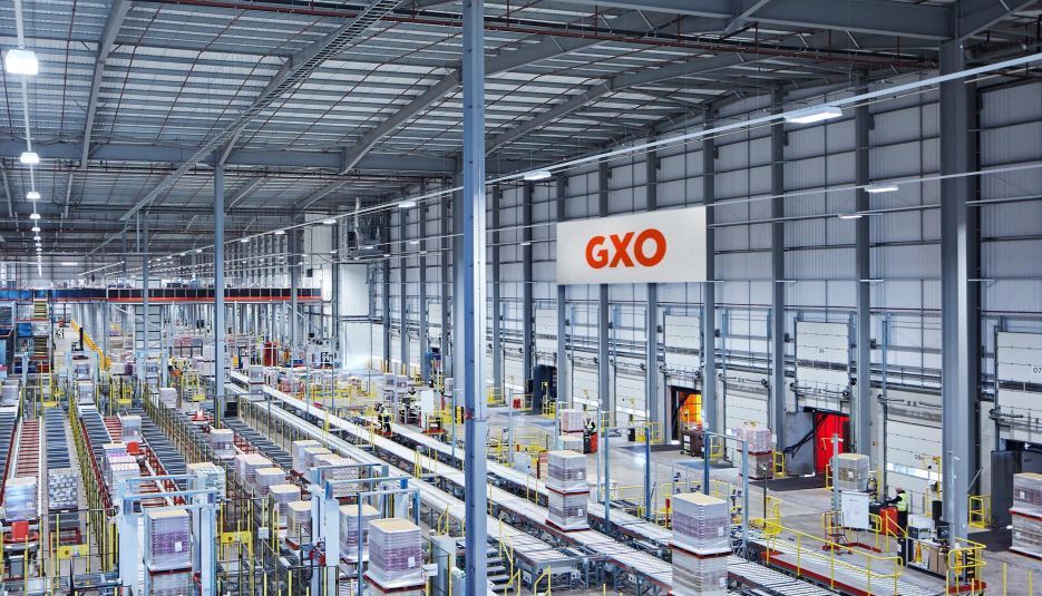 Imagen de un almacén de GXO Logistics