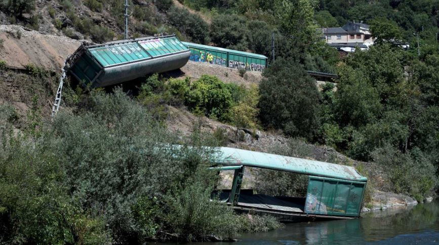 Imagen de los vagones en el rio Sil