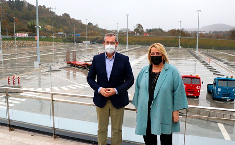 El diputado general, Markel Olano, y la diputada de Infraestructuras Viarias, Aintzane Oiarbide