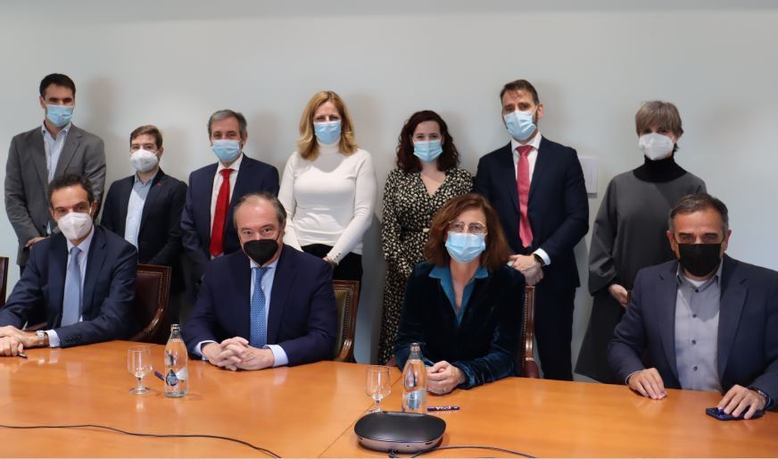Imagen de los asistentes a la firma del acuerdo