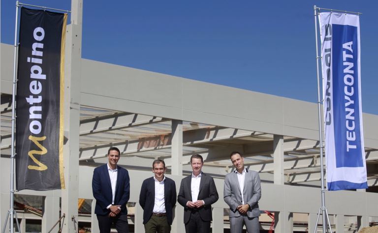 Asistentes a la firma del acuerdo