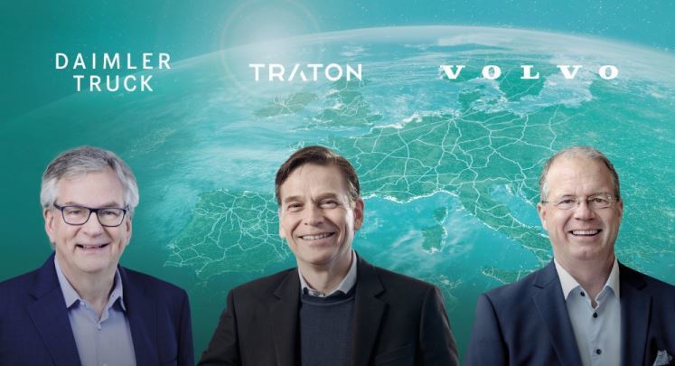 Imagen de los directivos de las tres empresas