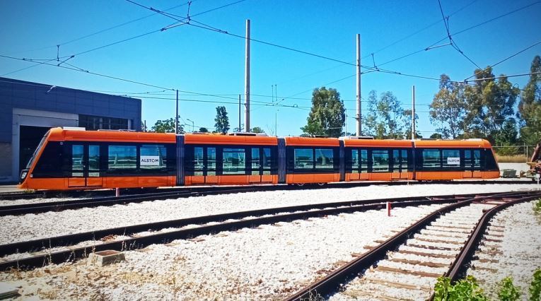Imagen del tranvía Citadis X05 en la ciudad de Atenas
