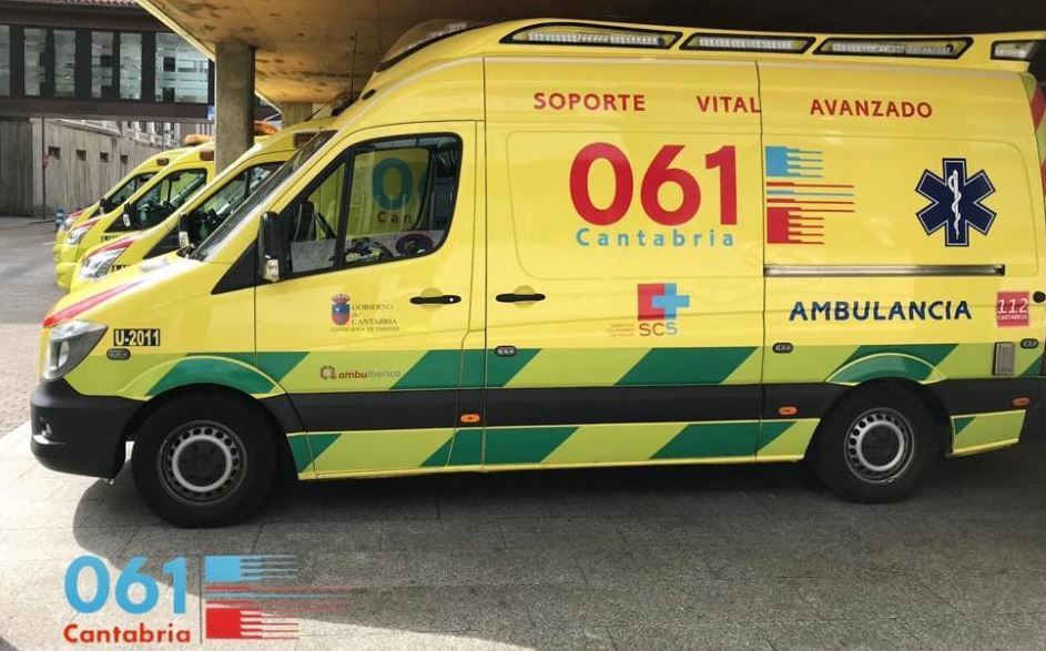 Imagen de una ambulancia de Cantabria