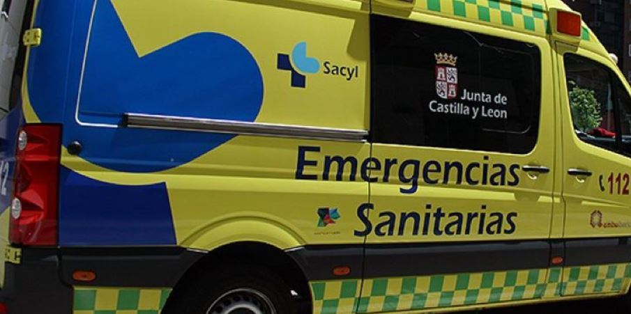 Imagen de una ambulancia de Castilla y León