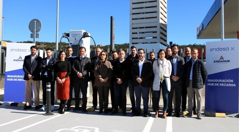 Asistentes al acto de inauguración del hub
