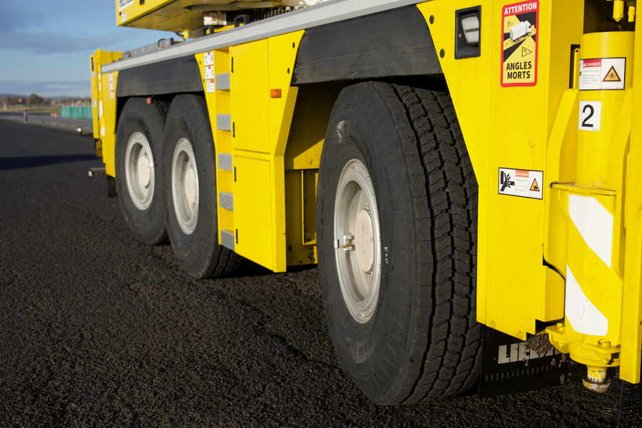 b2b_co_michelin_x-crane-2_liebherr-crane-mediaco_ladoux_06.jpeg