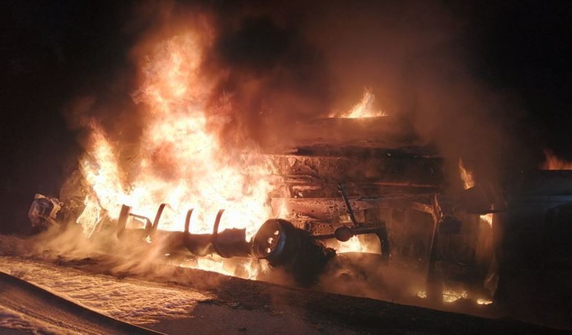 Imagen del camión incendiado