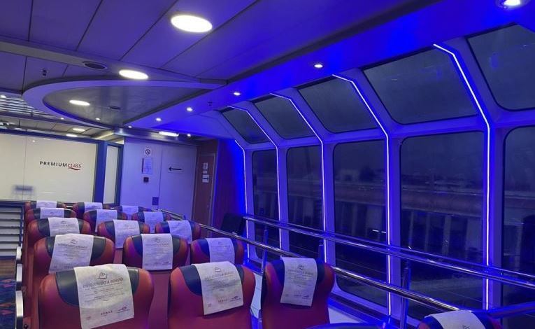 Renovación de la iluminación y tapizado de las butacas